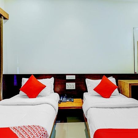 Oyo 77491 Hotel Shreenath Valsad Екстериор снимка