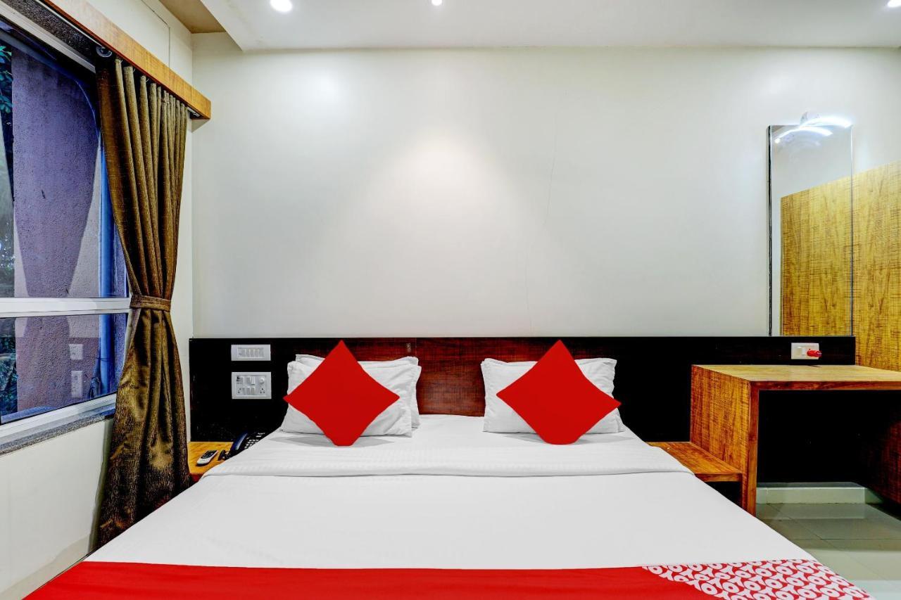Oyo 77491 Hotel Shreenath Valsad Екстериор снимка