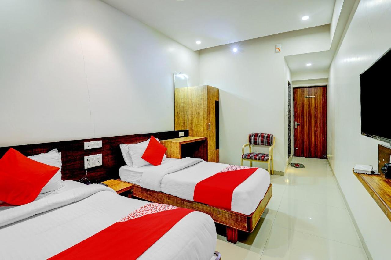 Oyo 77491 Hotel Shreenath Valsad Екстериор снимка