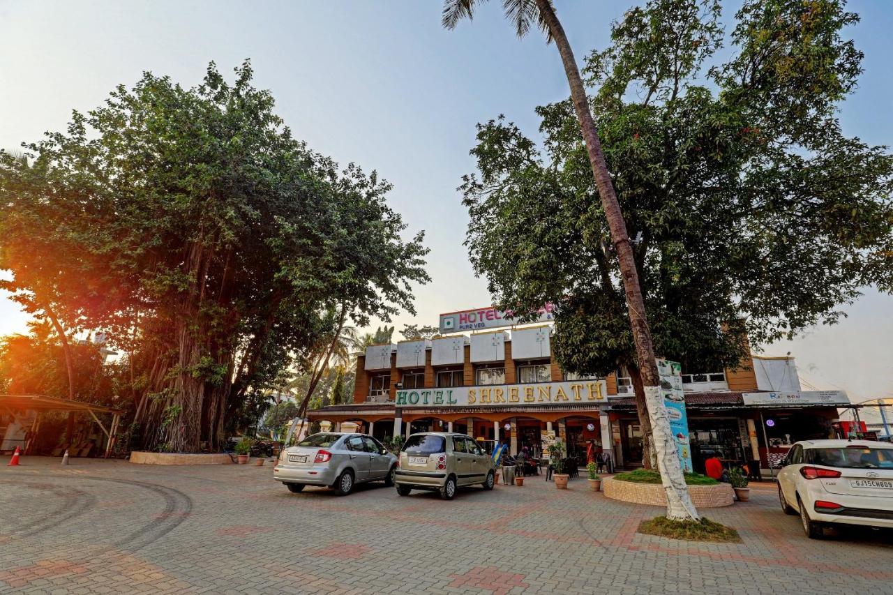 Oyo 77491 Hotel Shreenath Valsad Екстериор снимка