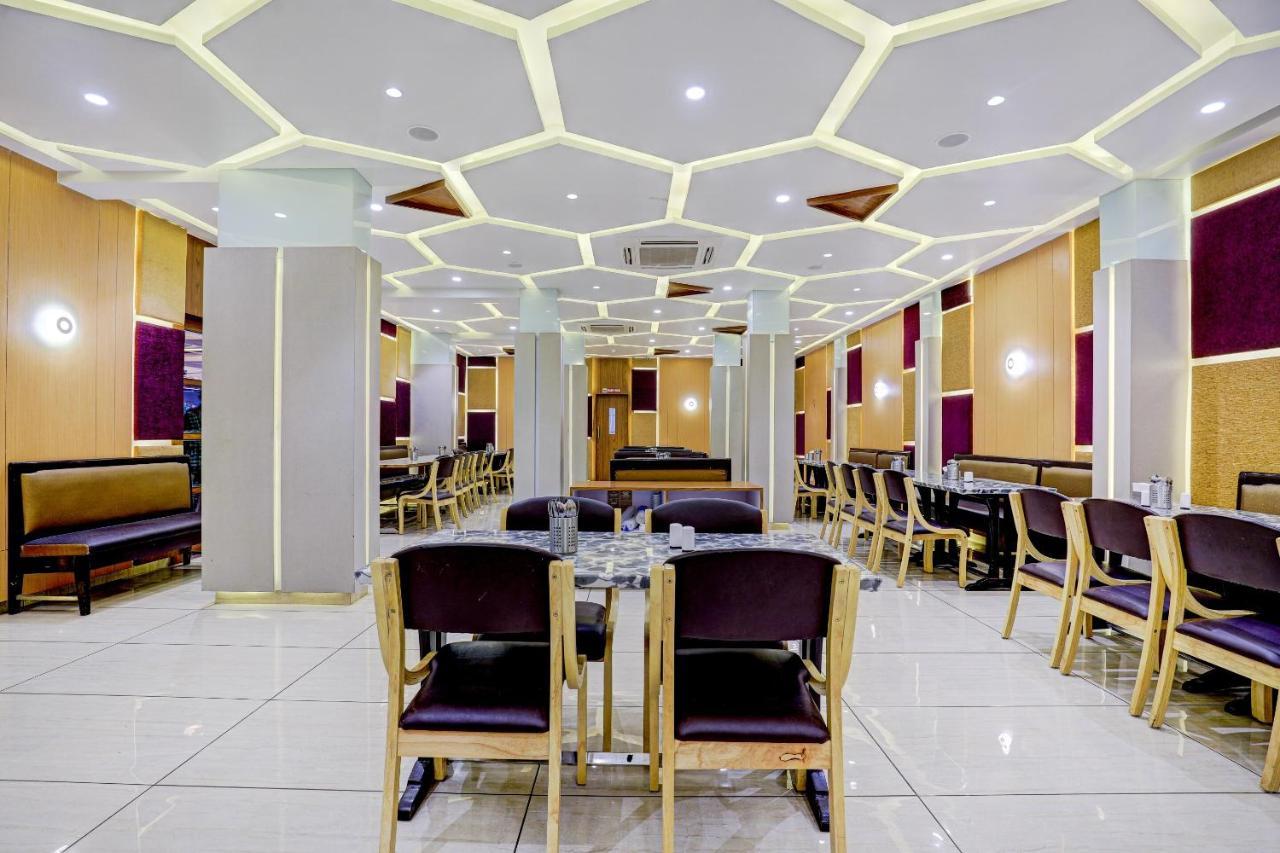Oyo 77491 Hotel Shreenath Valsad Екстериор снимка